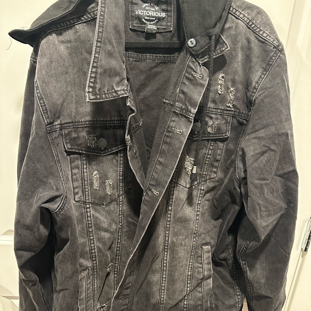 Victorious jacket with removable hoodie